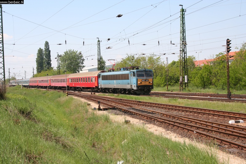 V63 144 Ács állomáson fotó