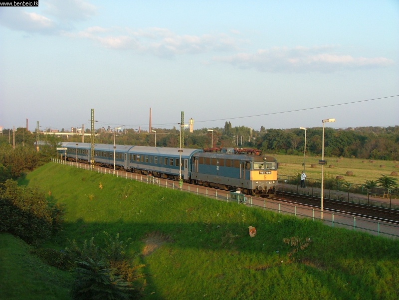 The V43 1016 near Budattny photo