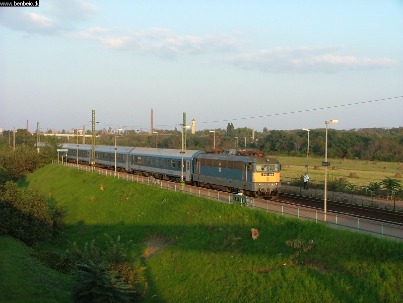 V43 1016 Budatéténynél fotó