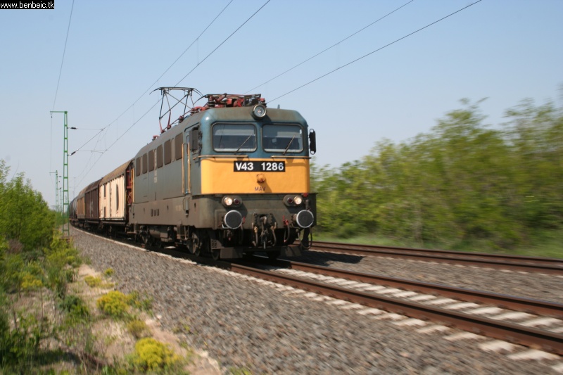 V43 1286 Ács győri bejáratá fotó