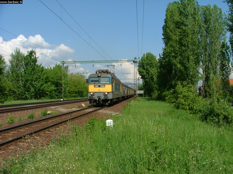 A 4632 számú Sv-i személlyel. kép V43 1149 Budafok-Albertfalvára jár be fotó