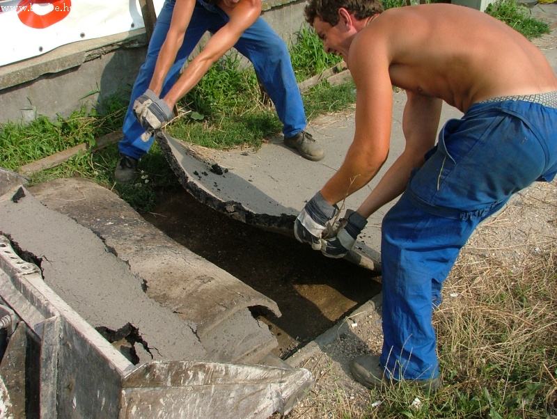 Munkások csavarják fel a sz fotó