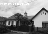 Nagybrzsny cottages and a small church