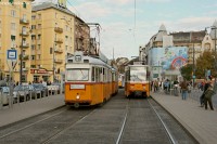 A two-car UV tram on the line 19