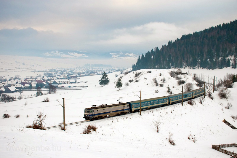 The CFR Calatori class 40 0369-5 seen hauling the InterCity Hargita (Brasov - Budapest) between Izvoru Oltului and Izvoru Muresului photo