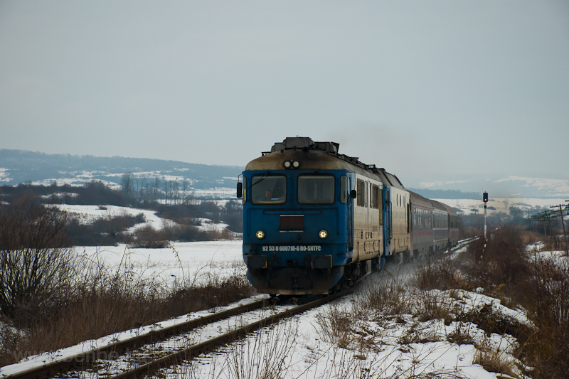 A CFR Calatori 60 0718-6 plyaszm Sulzer s egy ismeretlen Jimmy Marosoroszfalu s Dda kztt fot