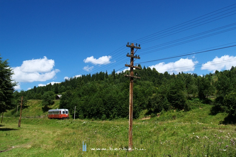 CFR Calatori’s Malaxa railcar no. 905 between Vatra Moldovitei and Dragosa photo