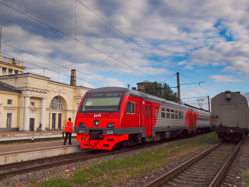 The RŽD DT1 009 seen at Luga photo