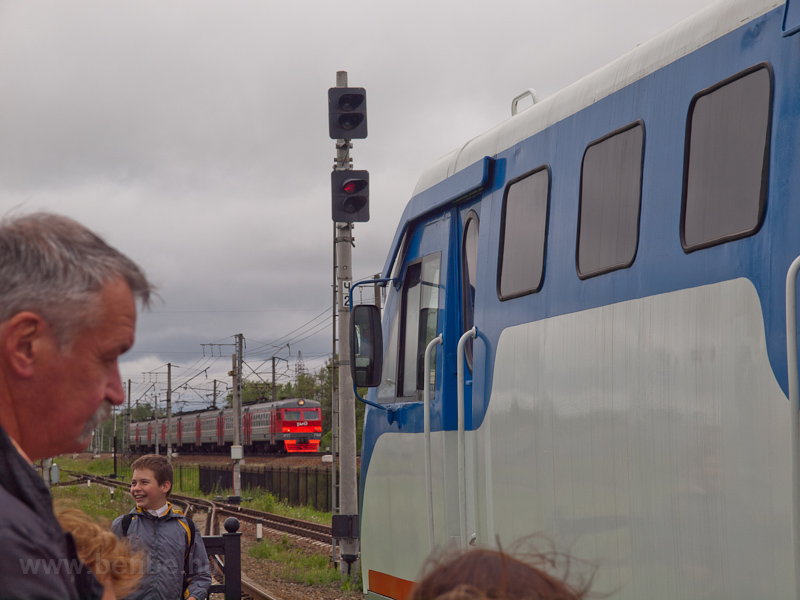A RŽD ER2T 7163 Platforma 19 km s Platforma 21 km kztt, nem sokkal Crszkoje Szelo előtt a Malaja Oktrjabszkaja Gyetszk Zseljeznice vgllomsnl fot