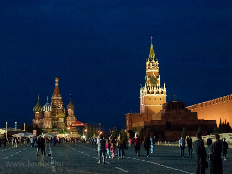 The Vasily Blazhenny Cathedral (st Basil's Cathedral) and the Kremlin, Red Square, Moscow photo