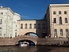 A csatorna még az Ermitázson is átvezet