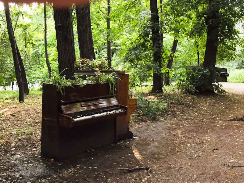Zongorák a Gorkíj-parkban fotó