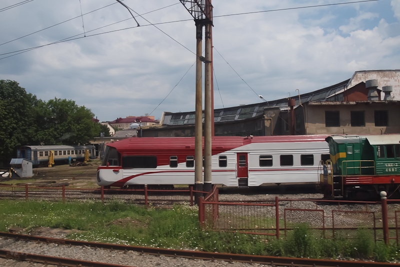 A CsME3-4687 (ЧМЭ3-4687) s a DR1-esből tptett frmedvny Ternopil fűtőhzban fot