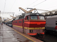 A CsSz2T-1019 (ЧС2T-1019) a Leningrádi pályaudvaron