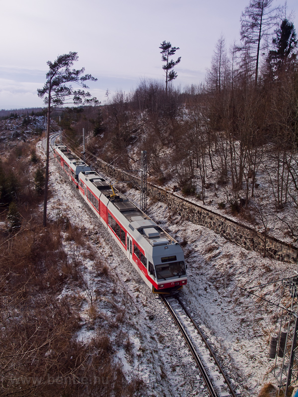 The ŽSSK TEŽ 425 962-8+425 953-7 seen between Tatransk Polianka and Tatransk Zruby photo