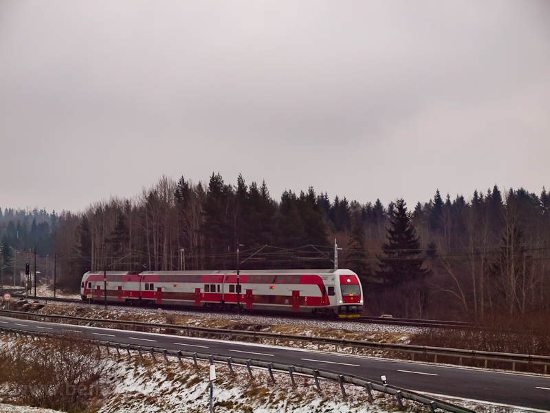 The ŽSSK 671-es emeletes motorvonat seen between Strba and Vazec photo