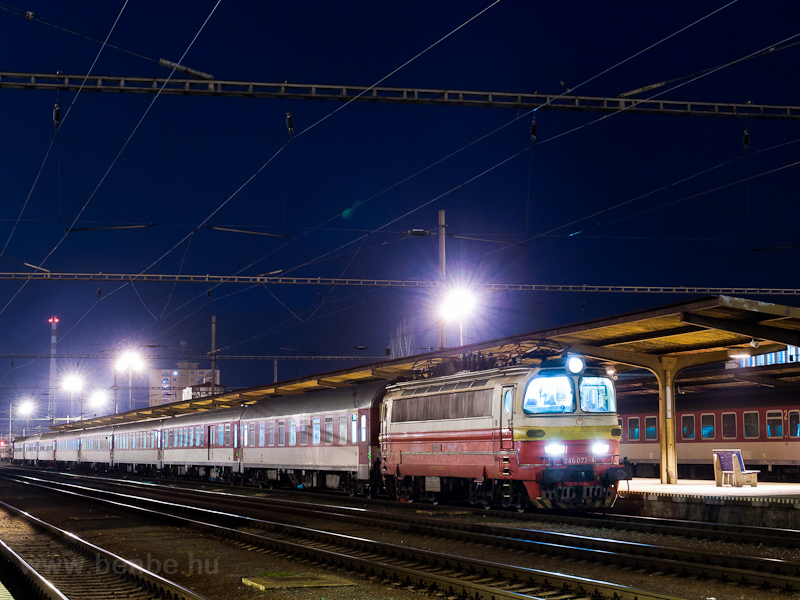 The ŽSSK 240 022-4 seen at Zvolen osobn stanica photo