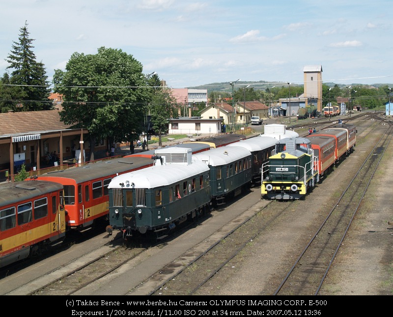 Our BCmot train at Balassagyarmat (and M32 2040) photo