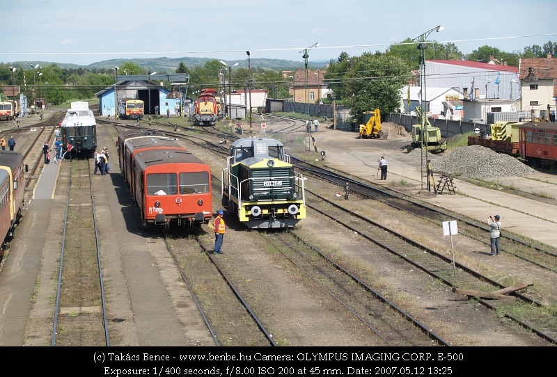 Our BCmot train at Balassagyarmat (with M32 2040 and Bzmot 181) photo