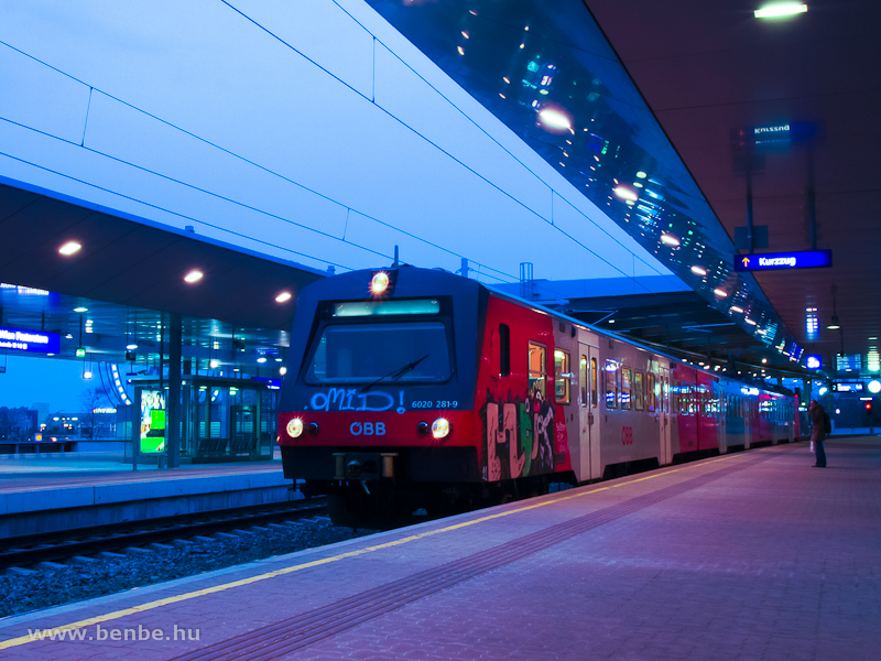Az BB 6020 281-9 elővrosi motorvonat vezrlőkocsija Wien Praterstern llomson fot