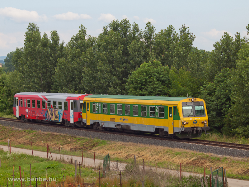 A GYSEV 5047 502-9 egy CityShuttle festses osztrk trsval gfalva kzelben fot