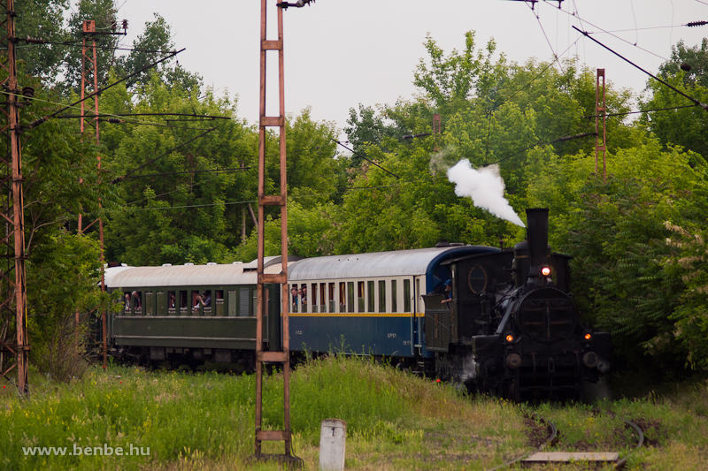 The MV 220,194 steam locomotive at Rkosrendező photo