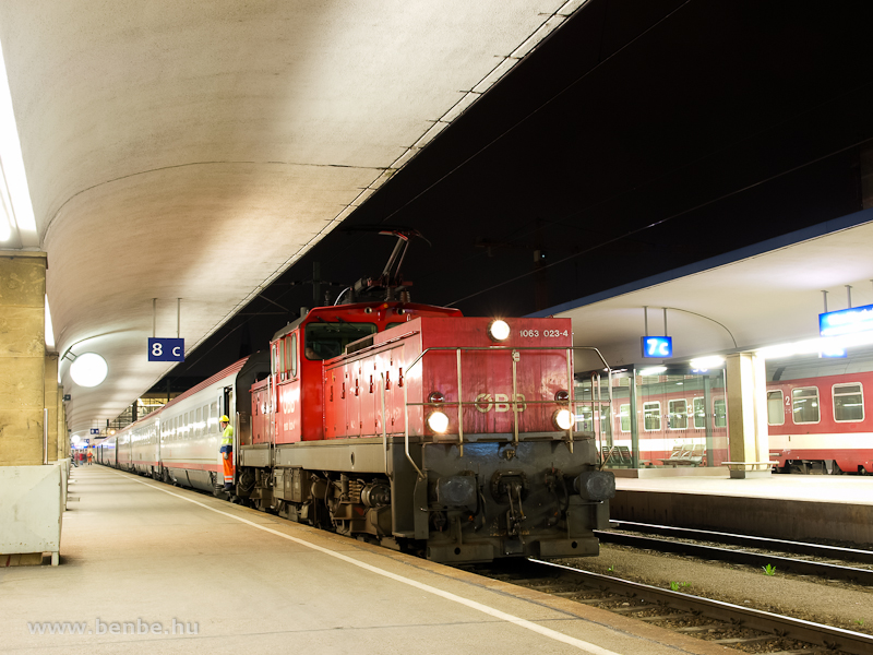 Az BB 1063 023-4 Wien Westbahnhofon tolat fot