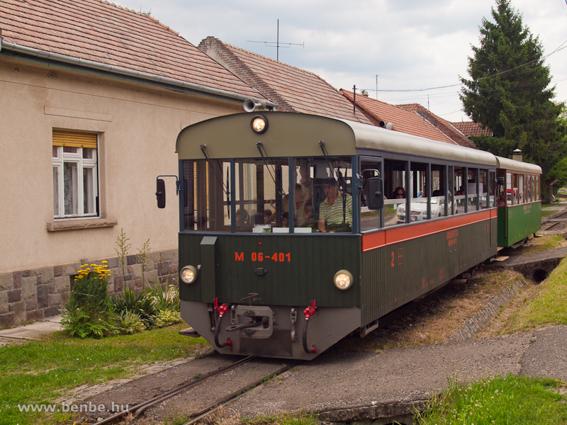 The M06-401 of the Kirlyrt Forest Railways is seen at Szokolya photo