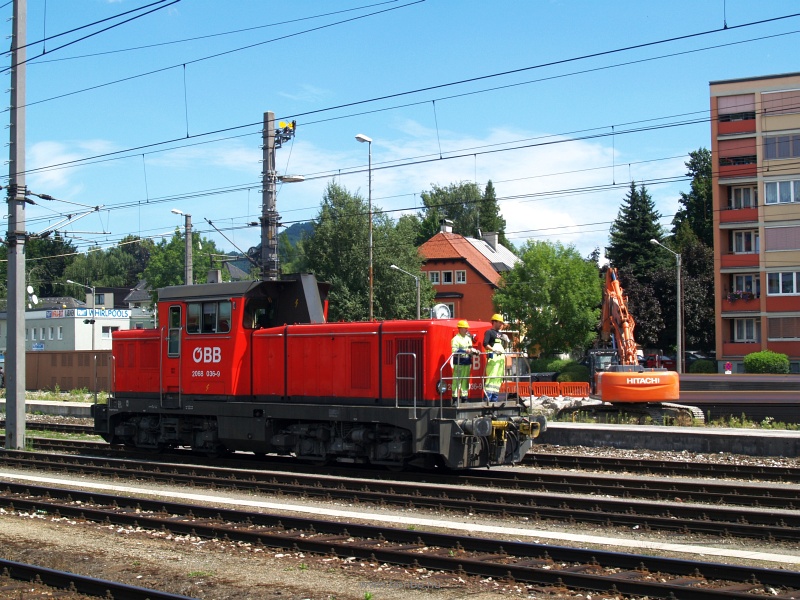 Az BB 2068 036-9 plyaszm dzel-hidraulikus tolatmozdonya Salzburg Hauptbahnhof llomson fot