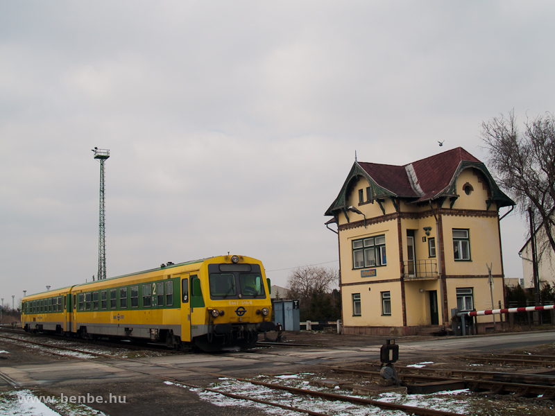 The GYSEV 5147 511-9 at Krmend station photo