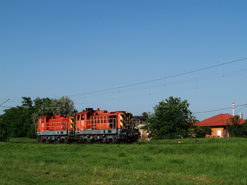 The MÁV M44 428 and M44 440 at Káposztásmegyer photo