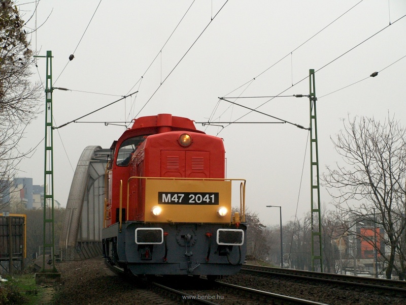 A MV M47 2041 tban Zalaegerszeg fel a budapesti Bartk Bla t fltti felljrnl fot