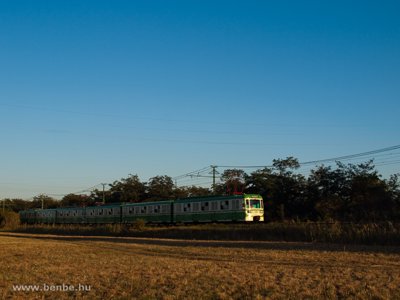 The MIX/A retro livery suburban electric trainset is seen between Pannniatelep and Pomz photo