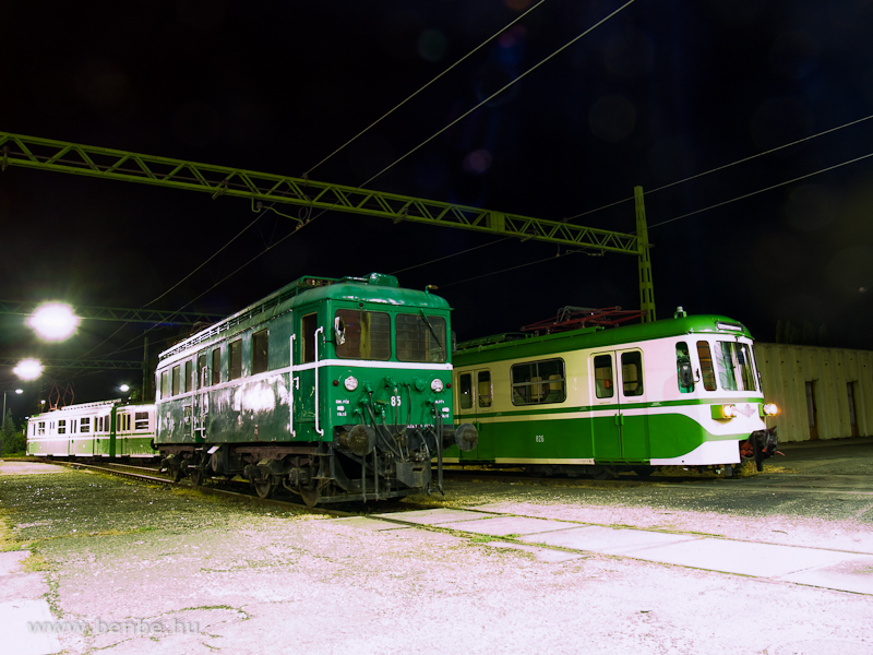 The other MIX/A retro trainset and a Tiger locomotive (number LVII 85) at Szentendre photo