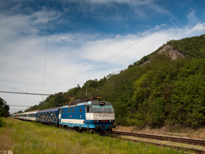The ŽSSK 350 012-1 is seen at Garamkvesd station photo