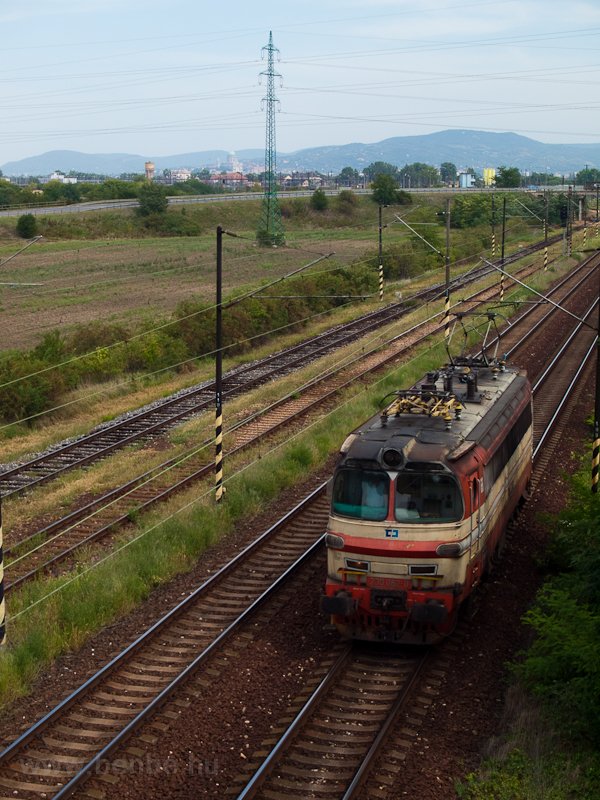 A ČD Cargo 230 082-0 plyaszm Lamintkja tolatgat előre-htra rtelem nlkl Prknyban fot