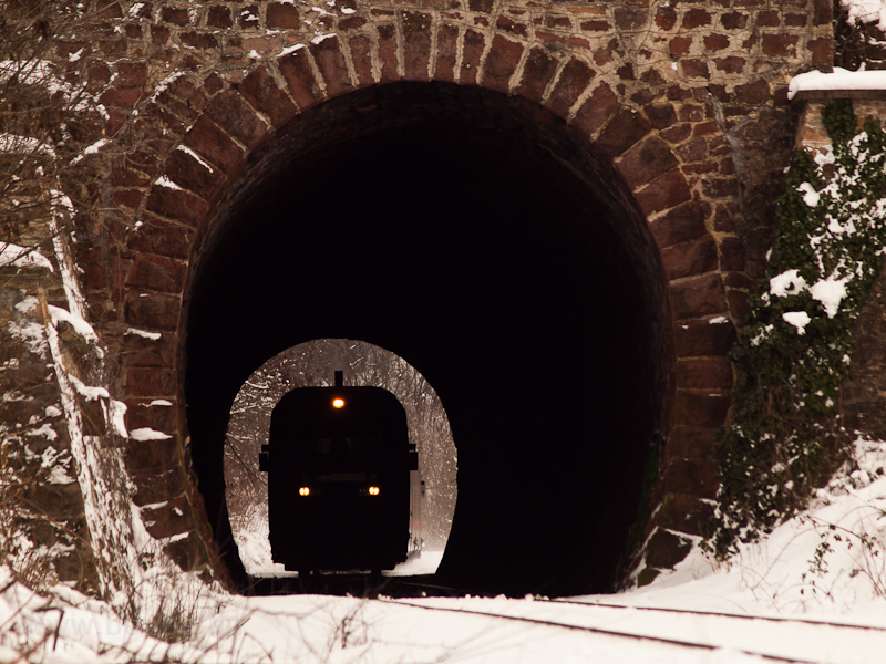 The 6342 016-0 is seen in the tunnel at Balatonakarattya photo