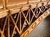 A Margit-híd kiegészített, aranysárgára festett hídszerkezete