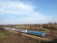 A Horvát Vasutak (HŽ) 1141 001 pályaszámú mozdonya Kapronca (Koprivnica) állomásnál