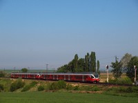 A MÁV-START 5341 043-8 pályaszámú FLIRT elővárosi motorvonata Herceghalom és Biatorbágy között