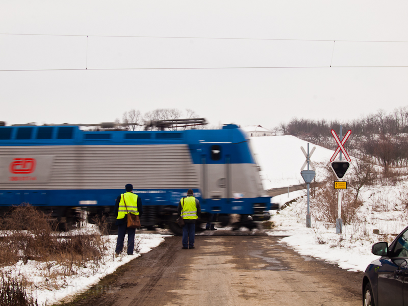 The ČD 380 017-4 multi-system electric locomotive is undergoing its test runs in Hungary  photo taken on line 77 between Vckisjfalu and Galgamcsa photo