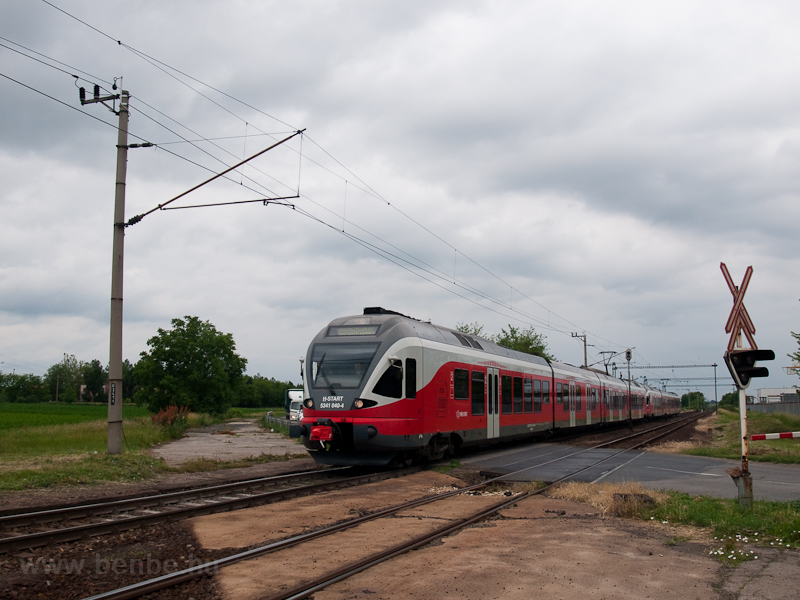 5341 040-7 seen at Dunajv photo