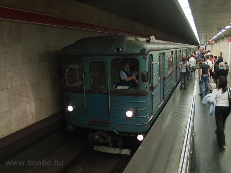 An EV class train at Stadio photo