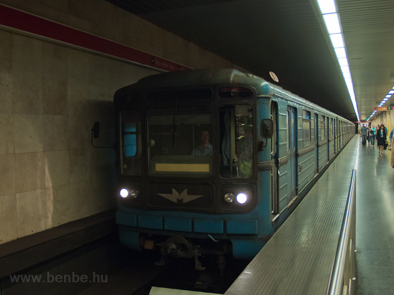 A type 81-717 metro at Stad photo