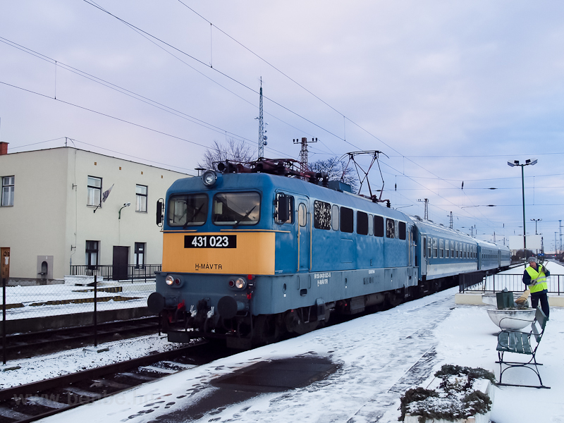 The 431 023 seen at Fzesab photo