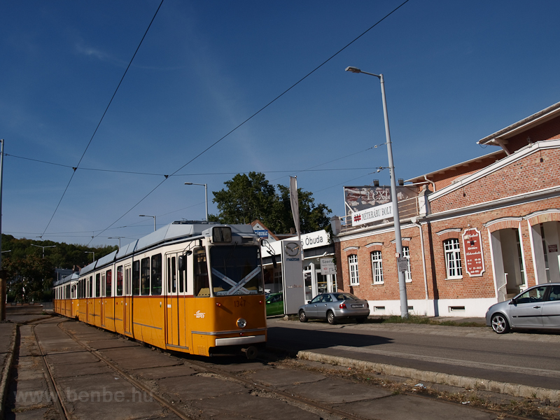 Lellt a 17-es villamos, parkolnak a KCSV7-esek a rgi Bcsi t vgllomson
 fot