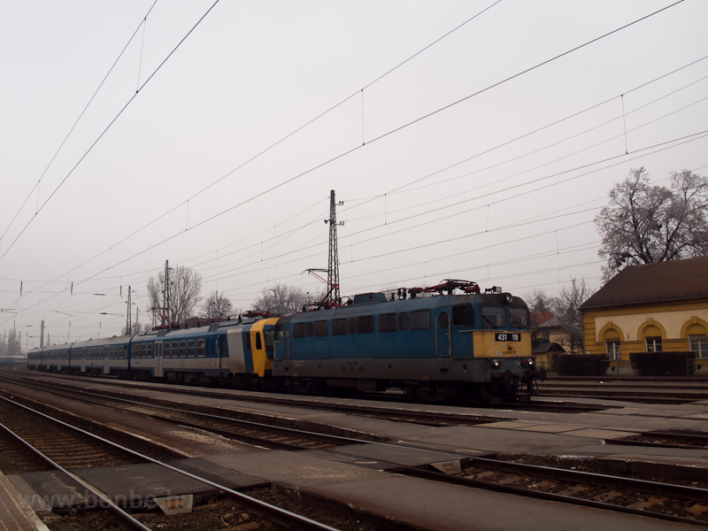 The MÁV-TR 431 118 is seen  photo