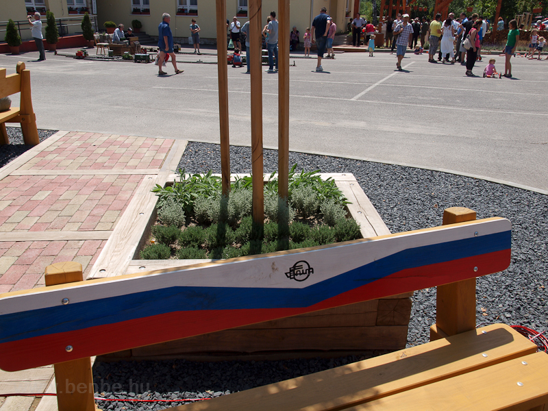 Benches painted in the live photo