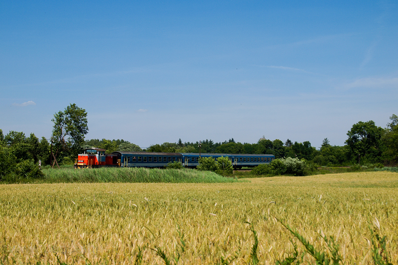 A MV-TR 478 321-es egy klnvonattal a Zalaegerszeg-Rdics vastvonalon
 fot