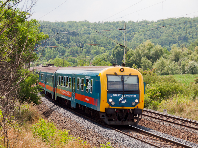 The 8005 445 seen at Isasze photo